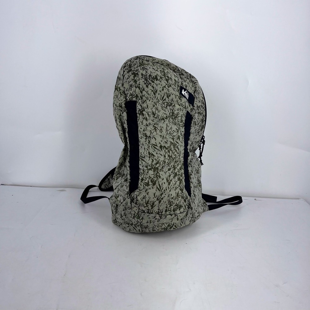 REI Co-op Flash 18 Pack Green Tan Abstract Print Lightweight Hiking Daypack